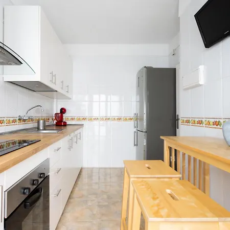 Live Basilica & Balcony Apartment *